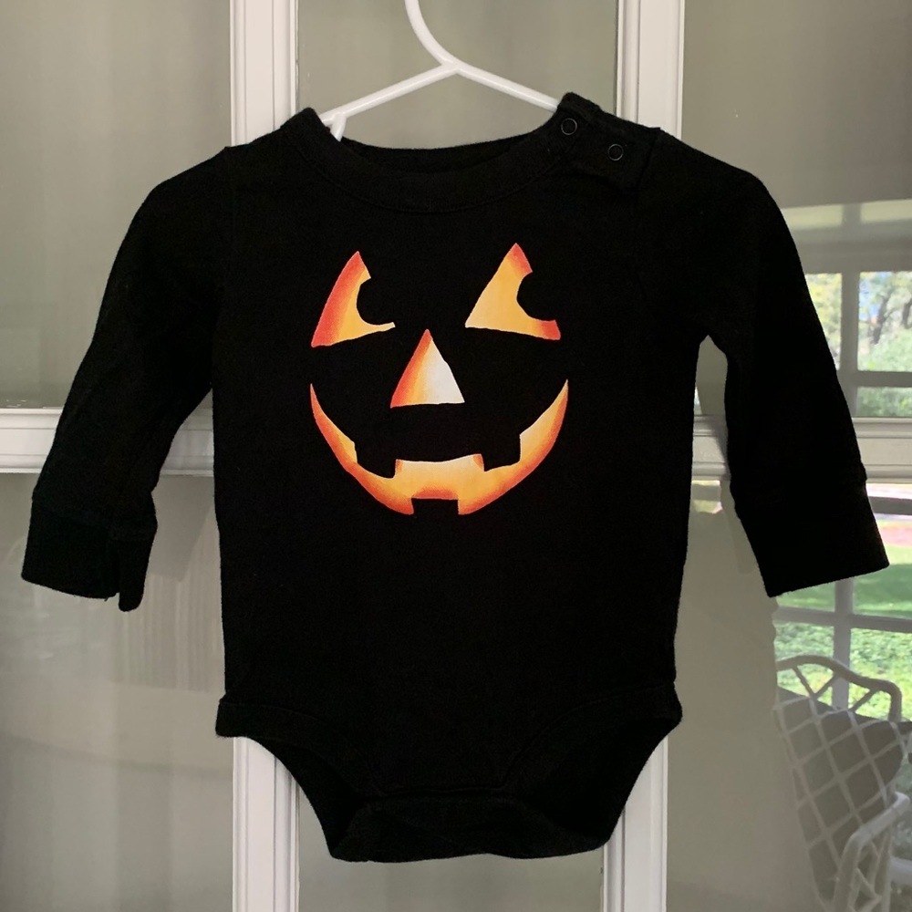 Baby Gap size 3-6 months pumpkin onesie black